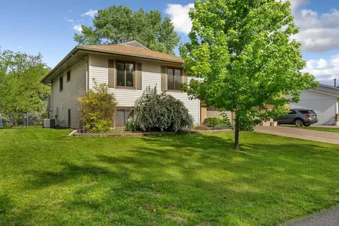 925 Redwell Ln, Apple Valley, MN 55124