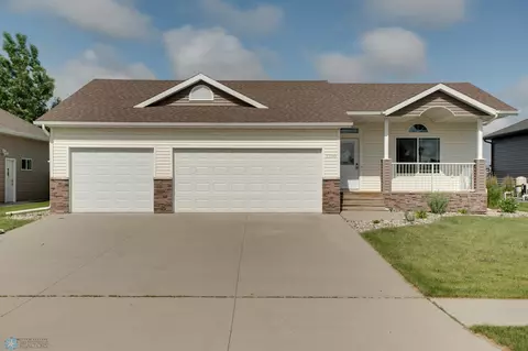 3790 Dorothea Ct S, Fargo, ND 58104