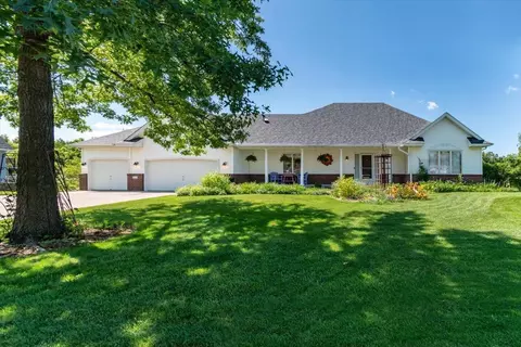 2530 Southcrest Ave E, Maplewood, MN 55119