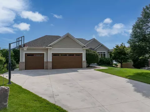 10428 Regent Ave N, Brooklyn Park, MN 55443