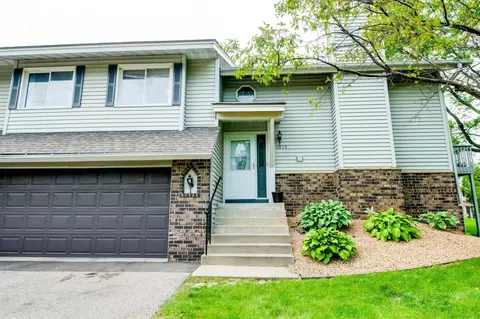 1017 Aston Cir, Burnsville, MN 55337