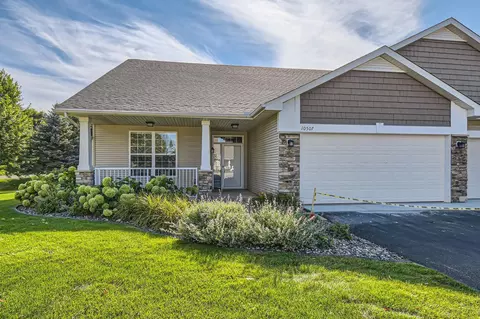 10507 Kingsway Ct, Woodbury, MN 55129