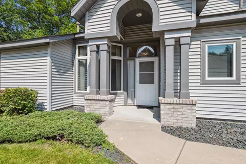 2542 Sumac Rdg, White Bear Lake, MN 55110