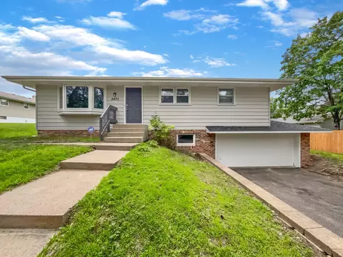 2473 Lexington Ave N, Roseville, MN 55113
