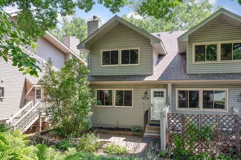 5427 E Brenner Pass, Fridley, MN 55432