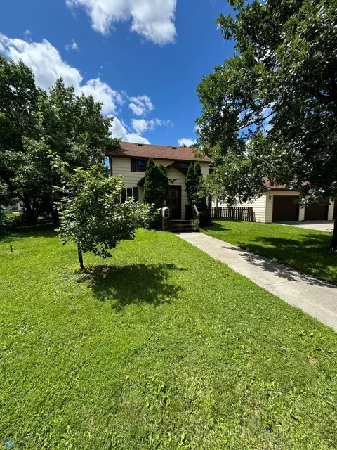 605 Center St S, Wahpeton, ND 58075