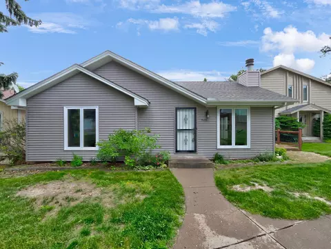 3411 Pilgrim Ln N, Minneapolis, MN 55441