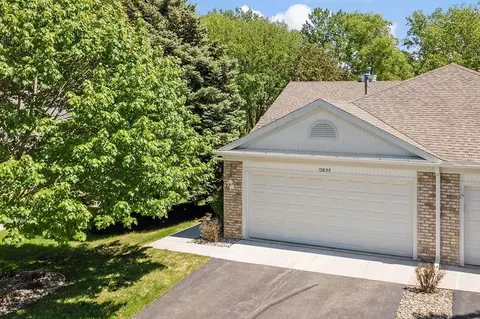 10825 Lexington Dr, Eden Prairie, MN 55344