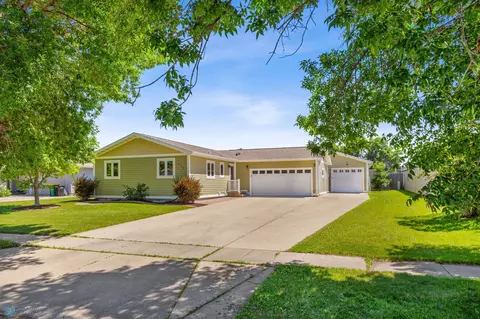 613 5th Street Ct E, West Fargo, ND 58078