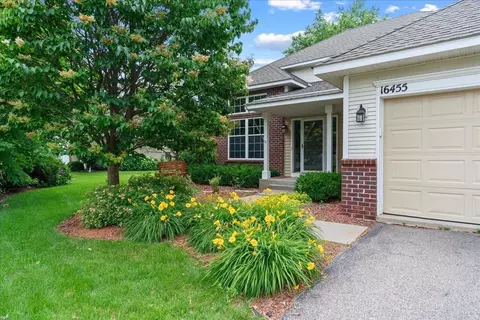 16455 Fairgreen Ave, Lakeville, MN 55044