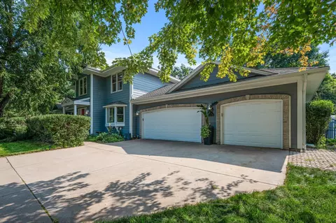2241 Oak Glen Trl, Stillwater, MN 55082