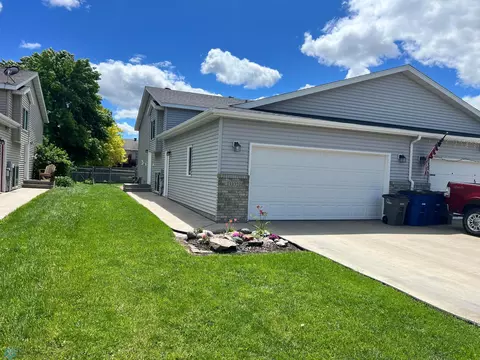 3372 10th St S, Moorhead, MN 56560