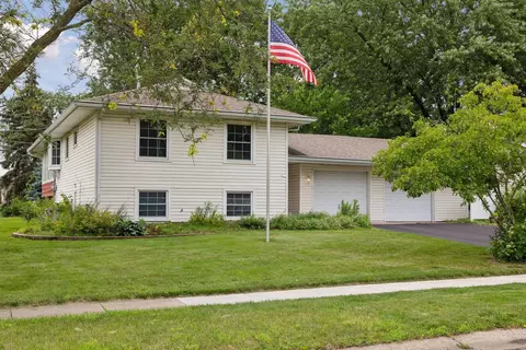 944 Redwell Ln, Apple Valley, MN 55124