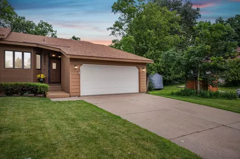 2321 Montana Ave E, Maplewood, MN 55119
