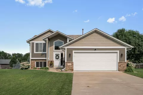 9042 Idaho Ave N, Brooklyn Park, MN 55445
