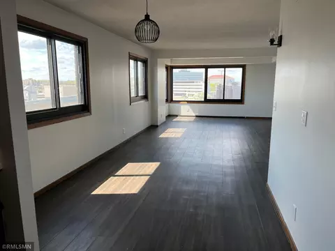 26 10th St W #1002, Saint Paul, MN 55102