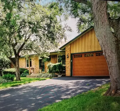 8368 Foothill Rd S, Cottage Grove, MN 55016