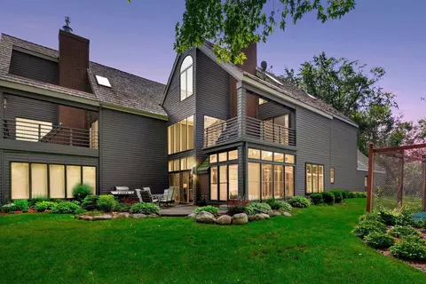 6674 Smithtown Rd, Excelsior, MN 55331