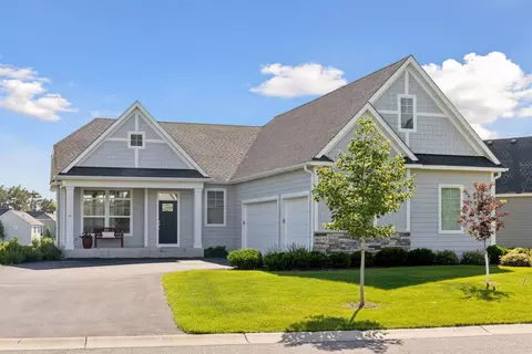 43 Summit Farm Ln, Gem Lake, MN 55110