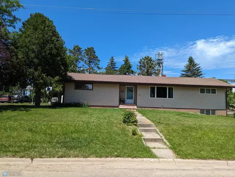240 Maple Ave W, Forman, ND 58032