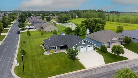 1445 Calgary Ln SE, Hutchinson, MN 55350