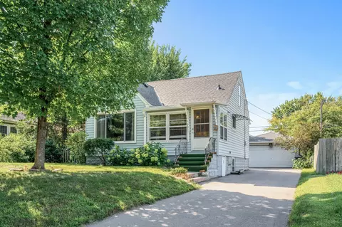 1252 County Road B E, Maplewood, MN 55109