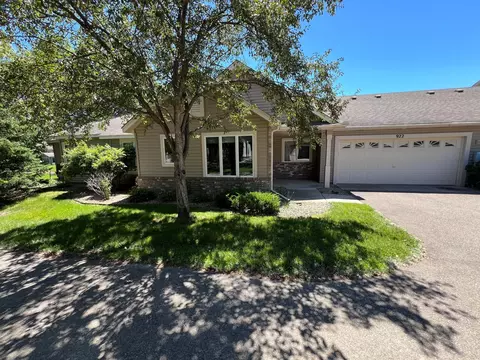 922 Stratford Ln, Burnsville, MN 55337