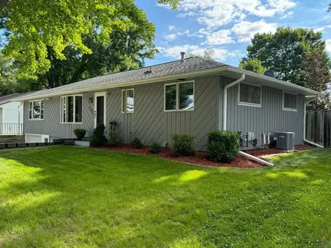1545 Birchwood Dr, Red Wing, MN 55066