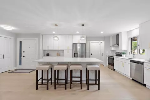 6611 Countryside Dr, Eden Prairie, MN 55346