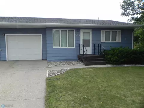 2418 25th St S, Fargo, ND 58103