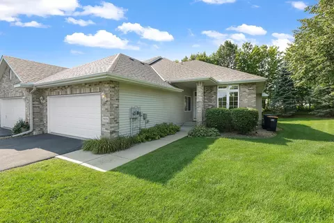 5039 E Oak Point Dr, Prior Lake, MN 55372
