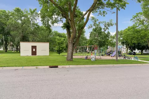 518 8th St E, Glencoe, MN 55336 photo 27