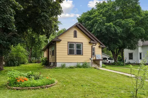 518 8th St E, Glencoe, MN 55336