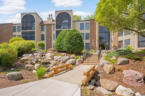9500 Collegeview Rd #214, Bloomington, MN 55437
