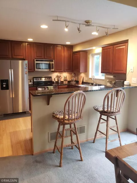 380 Brickyard Dr, Chaska, MN 55318