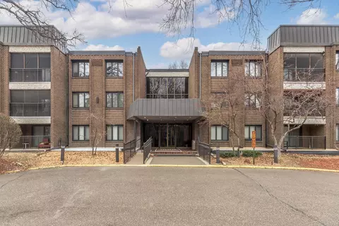 3412 Oak Ridge Rd #108, Minnetonka, MN 55305