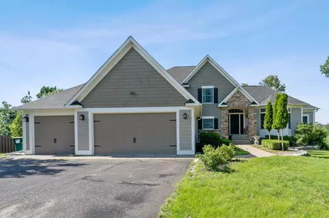1419 Boulder Ct, Hudson, WI 54016
