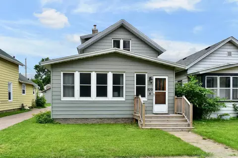 829 W 5th St, Winona, MN 55987