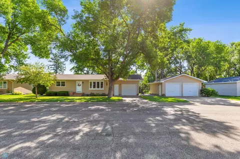 204 8th St SE, Barnesville, MN 56514