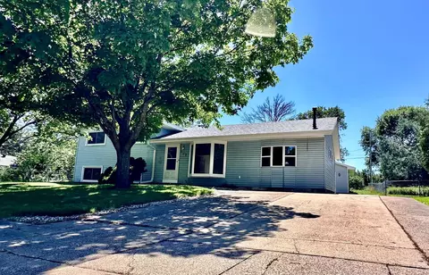 892 Cortland Dr, Apple Valley, MN 55124