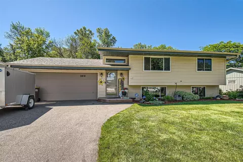3818 Oak Ter, White Bear Lake, MN 55110