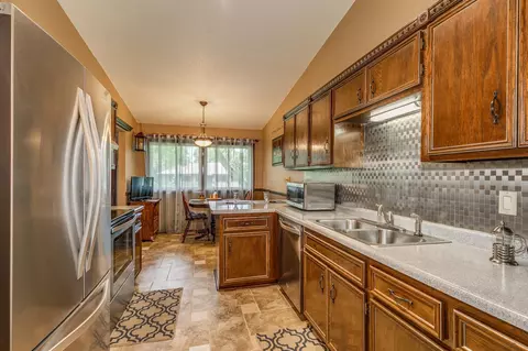 1431 Arden View Dr, Arden Hills, MN 55112