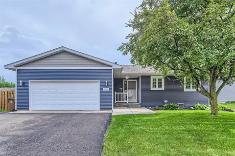 7559 19th St N, Oakdale, MN 55128