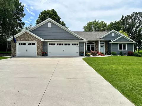 1853 Aspen Dr, Detroit Lakes, MN 56501