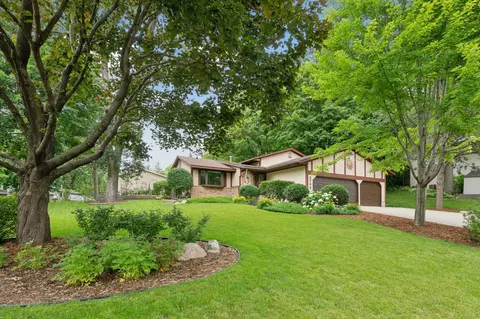 2786 Halstead Ln, Mound, MN 55364