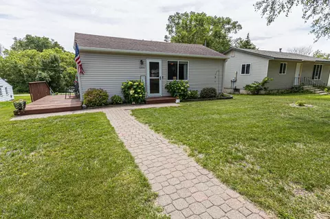 1206 Sunset Dr SW, Alexandria, MN 56308