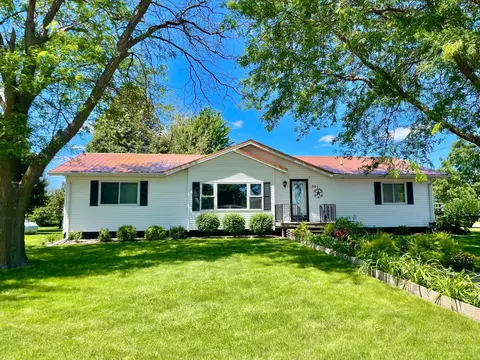 201 White St S, Comfrey, MN 56019