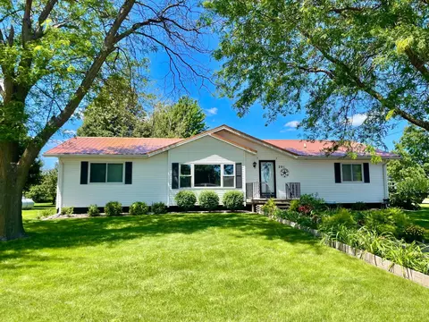 201 White St S, Comfrey, MN 56019