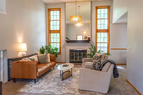15016 Rushmore Cres, Burnsville, MN 55306