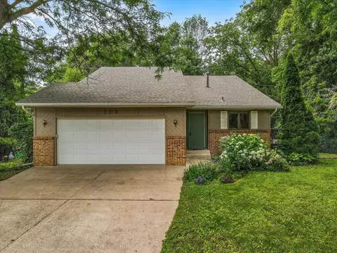 709 Eklund Ct, Northfield, MN 55057